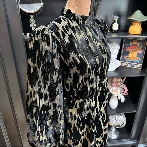 Pomander Place Gilly Dress – Size 4 – Black & Gold Metallic Velvet Burnout - Picture 9 of 12